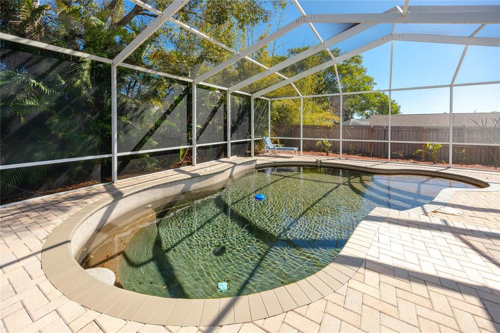 Image 47 of property listing at 1531 HILL DRIVE, Largo, FL 33770