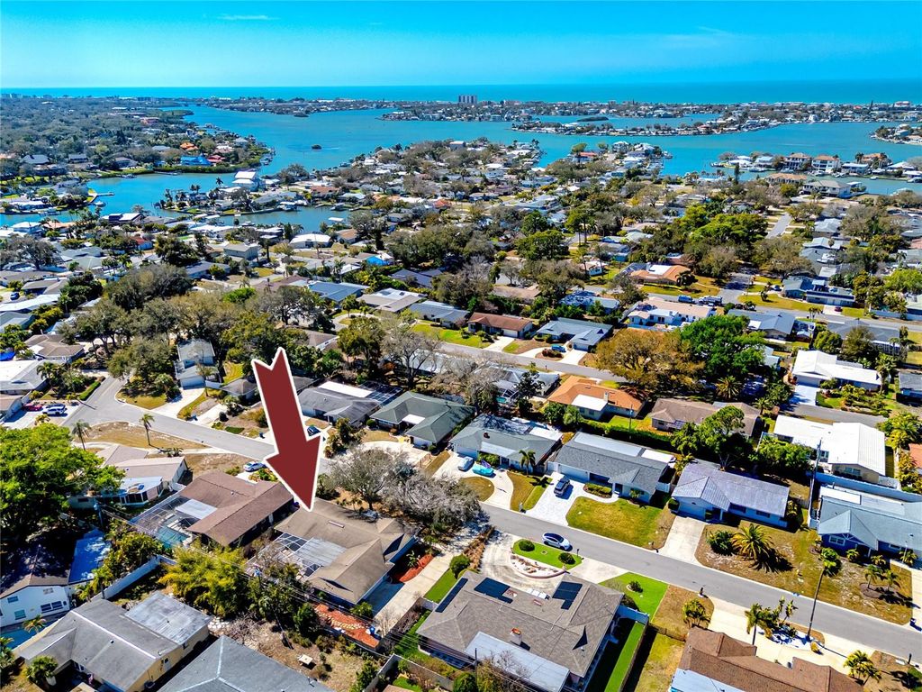 Image 52 of property listing at 1531 HILL DRIVE, Largo, FL 33770