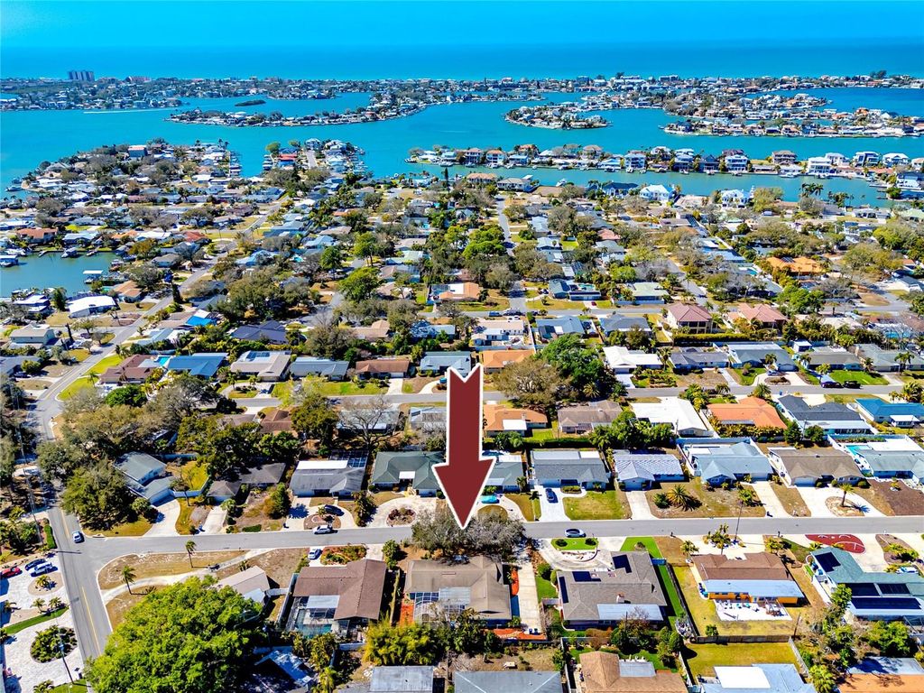 Image 53 of property listing at 1531 HILL DRIVE, Largo, FL 33770