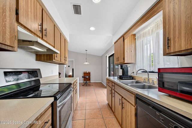 959 Sablon Street SE, Palm Bay, FL 32909