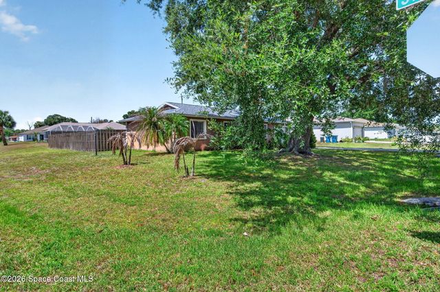 959 Sablon Street SE, Palm Bay, FL 32909