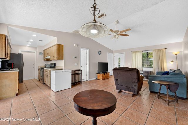 959 Sablon Street SE, Palm Bay, FL 32909