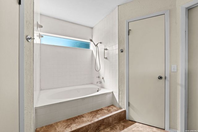 222 GUILFORD FRG, Universal City, TX 78148