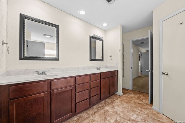 222 GUILFORD FRG, Universal City, TX 78148