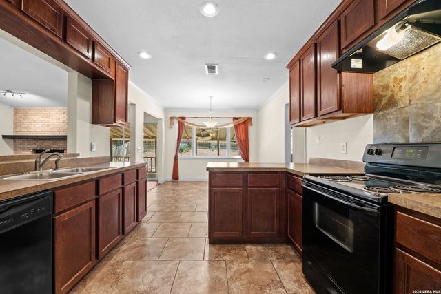 222 GUILFORD FRG, Universal City, TX 78148