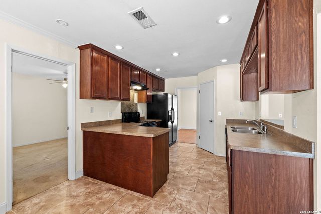 222 GUILFORD FRG, Universal City, TX 78148