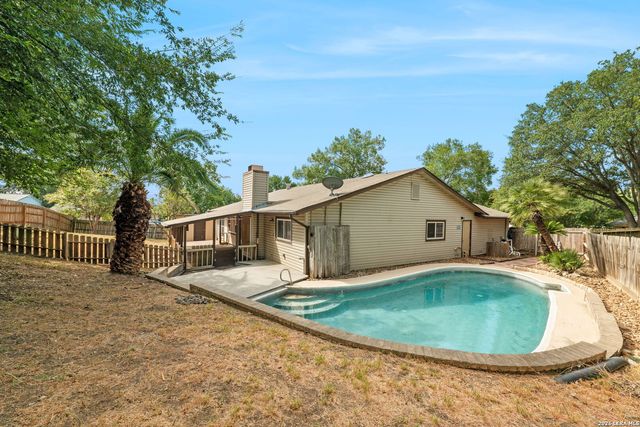 222 GUILFORD FRG, Universal City, TX 78148