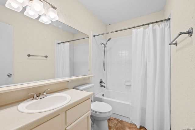 222 GUILFORD FRG, Universal City, TX 78148