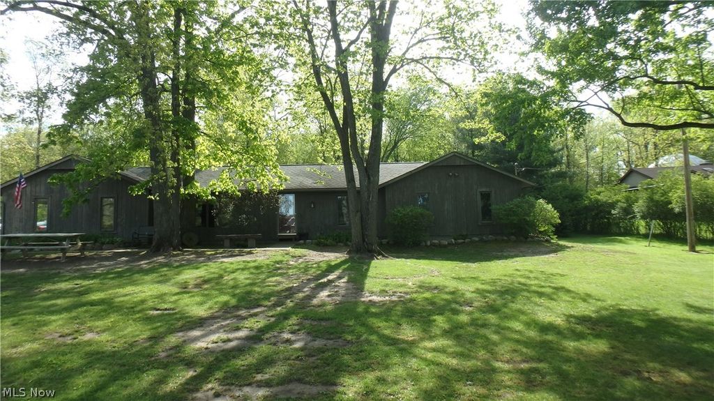 2075 Substation Road, Brunswick Hills, OH 44212
