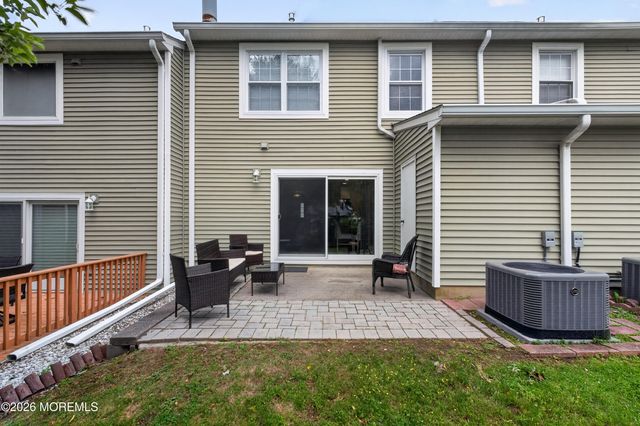 20 Oak Lane, Eatontown, NJ 07724