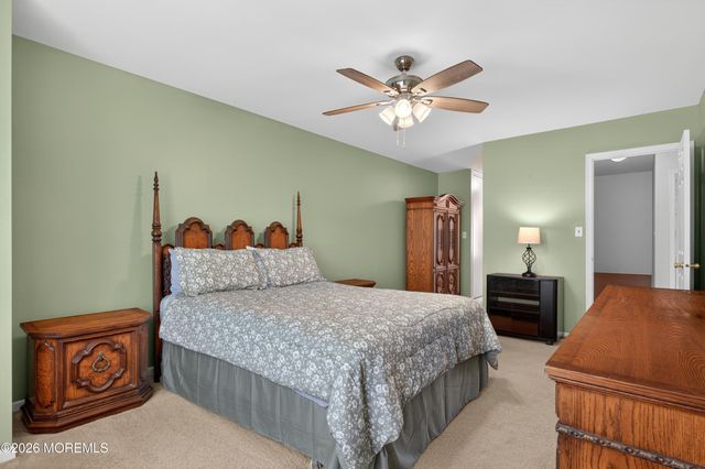20 Oak Lane, Eatontown, NJ 07724