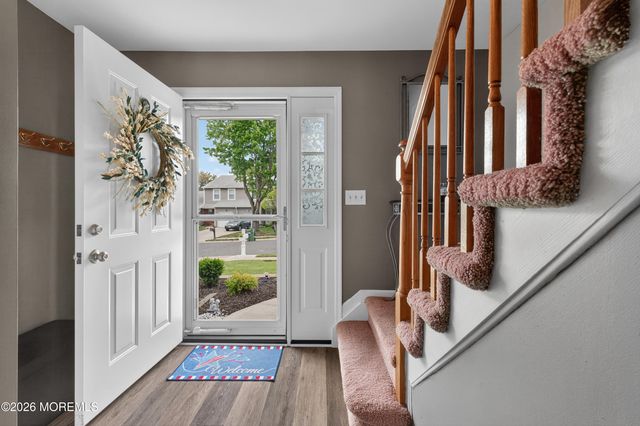 20 Oak Lane, Eatontown, NJ 07724