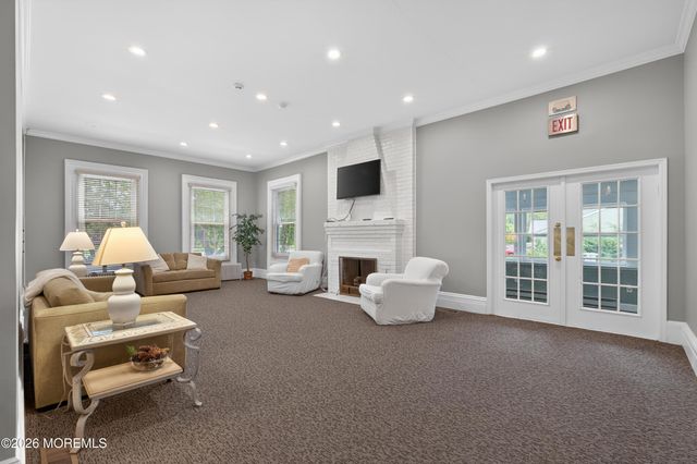20 Oak Lane, Eatontown, NJ 07724