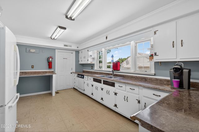 20 Oak Lane, Eatontown, NJ 07724