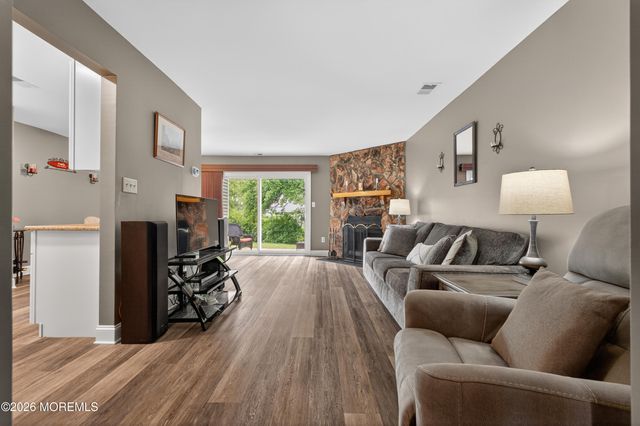 20 Oak Lane, Eatontown, NJ 07724