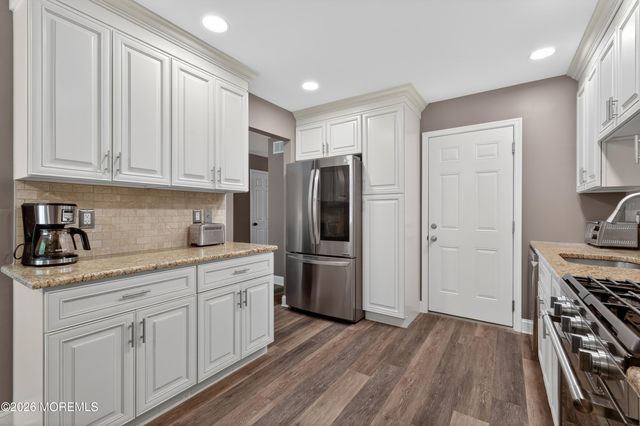 20 Oak Lane, Eatontown, NJ 07724
