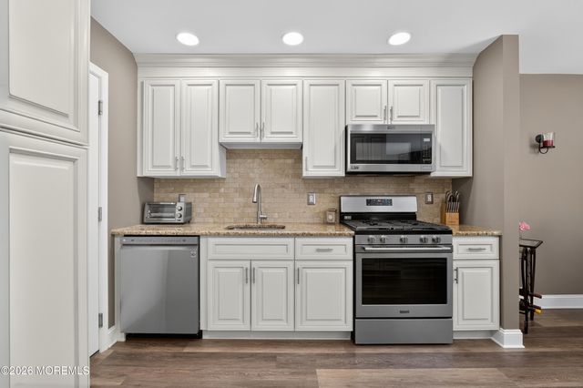 20 Oak Lane, Eatontown, NJ 07724