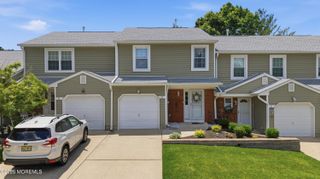 20 Oak Lane, Eatontown, NJ 07724