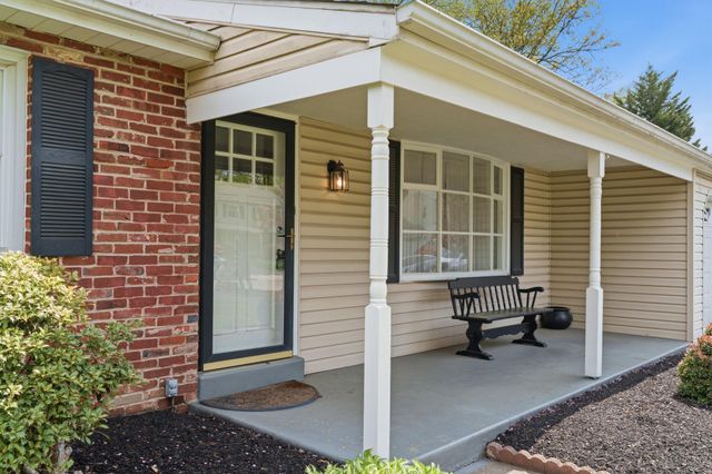 226 SILVESTRI DR, Hatboro, PA 19040