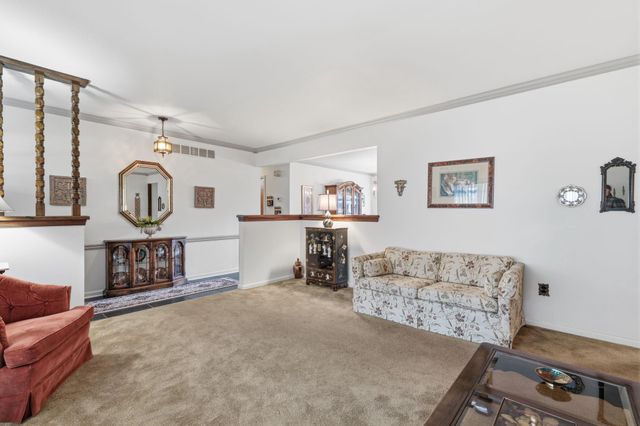 226 SILVESTRI DR, Hatboro, PA 19040