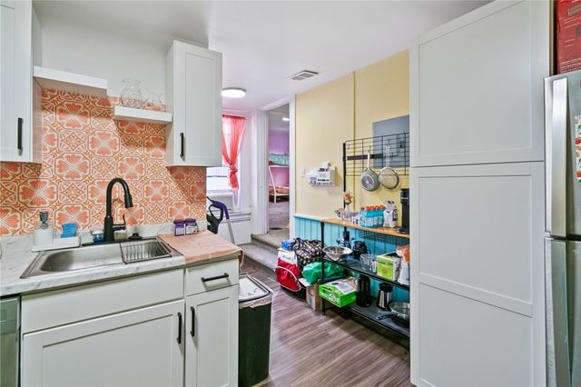 100 Brownsville, Pittsburgh, PA 15210