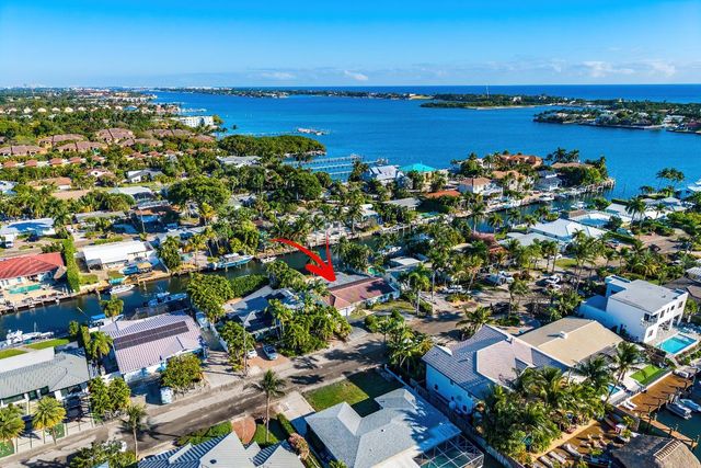 725 Shore Drive, Boynton Beach, FL 33435