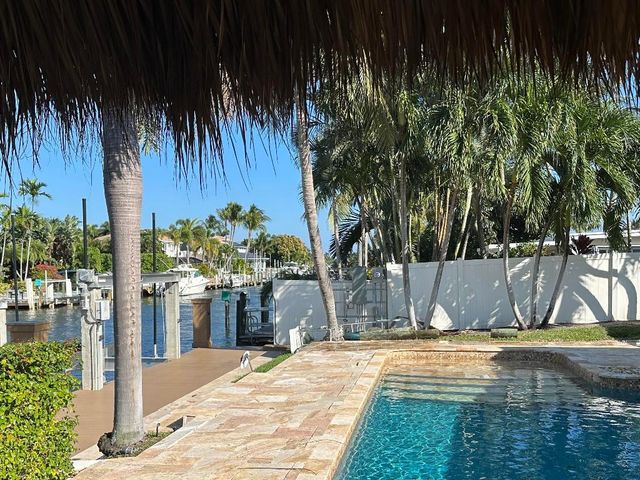 725 Shore Drive, Boynton Beach, FL 33435