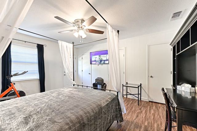 1729 Oakwood Street, Haltom City, TX 76117