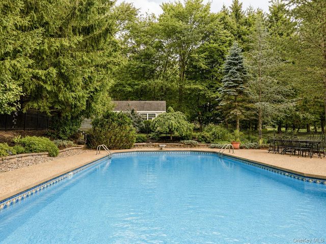 10 Sutherland Drive, Highland Mills, NY 10930
