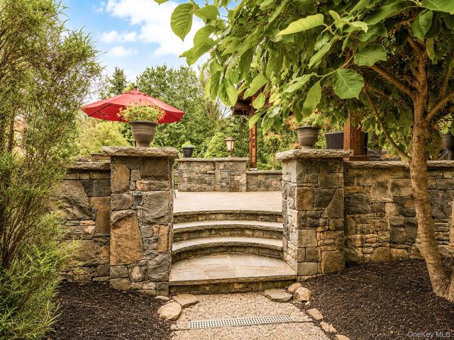 10 Sutherland Drive, Highland Mills, NY 10930