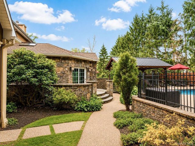 10 Sutherland Drive, Highland Mills, NY 10930