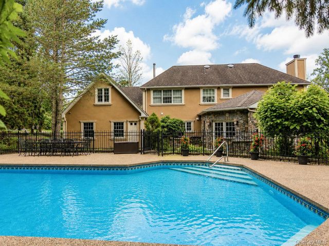 10 Sutherland Drive, Highland Mills, NY 10930