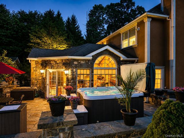 10 Sutherland Drive, Highland Mills, NY 10930