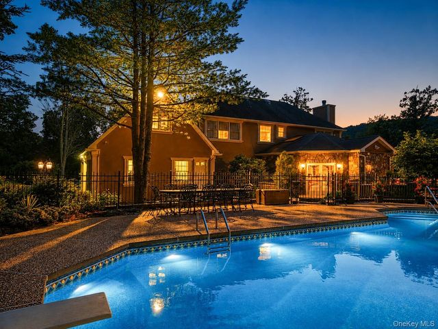 10 Sutherland Drive, Highland Mills, NY 10930