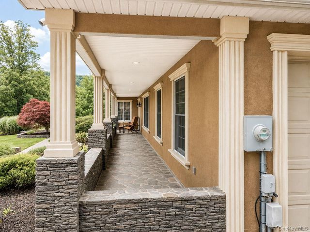 10 Sutherland Drive, Highland Mills, NY 10930