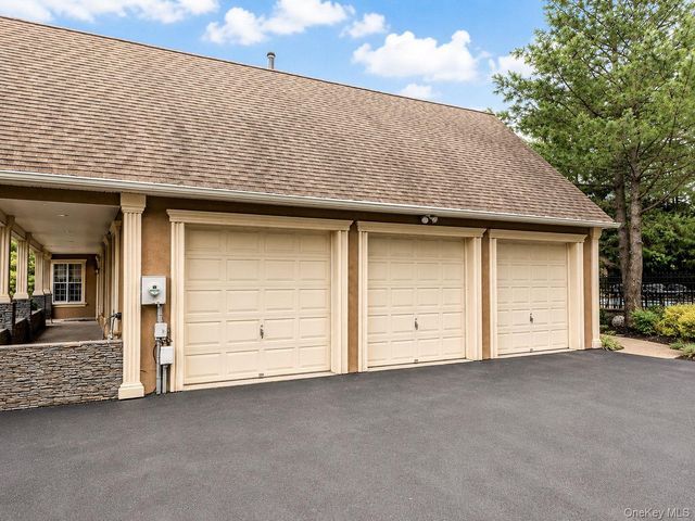 10 Sutherland Drive, Highland Mills, NY 10930