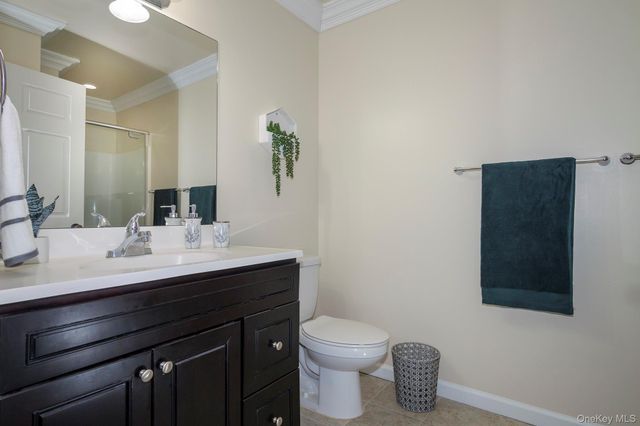 408 Pine Creek Road N404, Holbrook, NY 11741