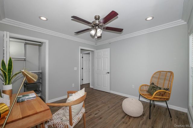 408 Pine Creek Road N404, Holbrook, NY 11741