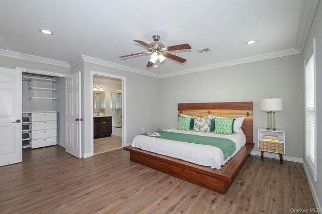 408 Pine Creek Road N404, Holbrook, NY 11741