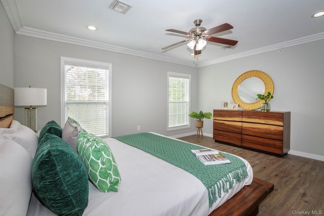 408 Pine Creek Road N404, Holbrook, NY 11741