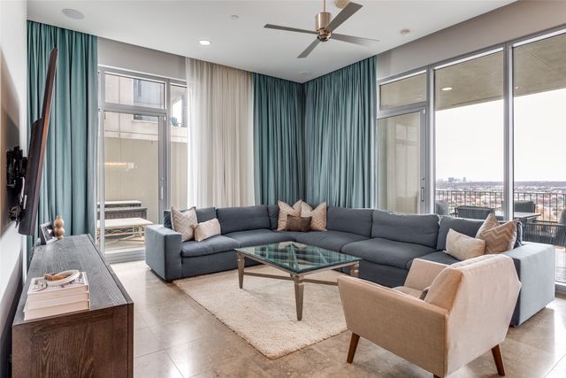 1717 Arts Plaza 1810, Dallas, TX 75201