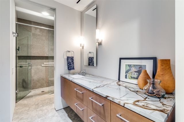 1717 Arts Plaza 1810, Dallas, TX 75201