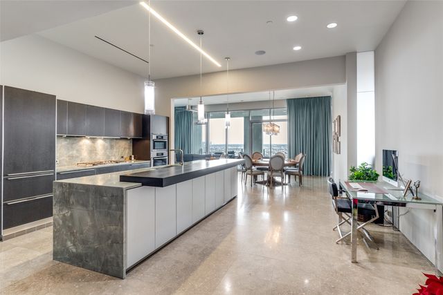 1717 Arts Plaza 1810, Dallas, TX 75201