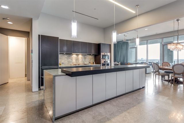 1717 Arts Plaza 1810, Dallas, TX 75201