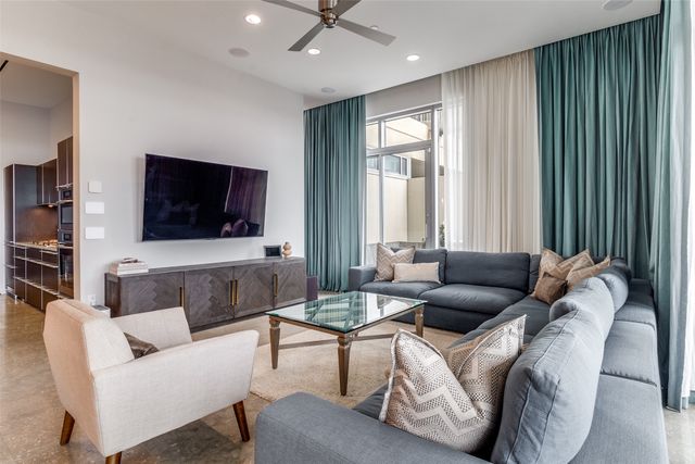 1717 Arts Plaza 1810, Dallas, TX 75201