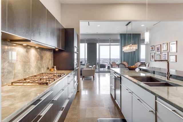 1717 Arts Plaza 1810, Dallas, TX 75201