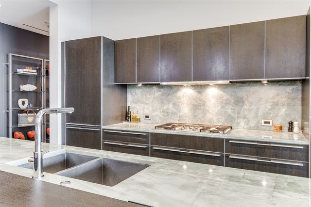 1717 Arts Plaza 1810, Dallas, TX 75201