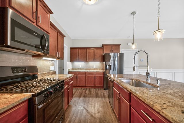 411 Stearn Drive 411, Genoa, IL 60135