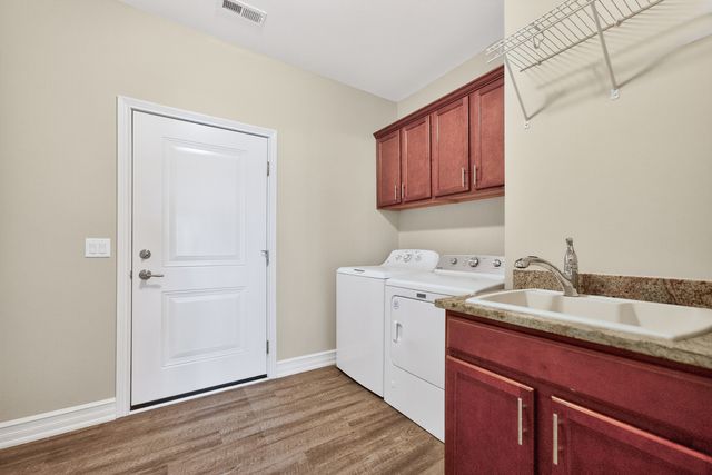 411 Stearn Drive 411, Genoa, IL 60135