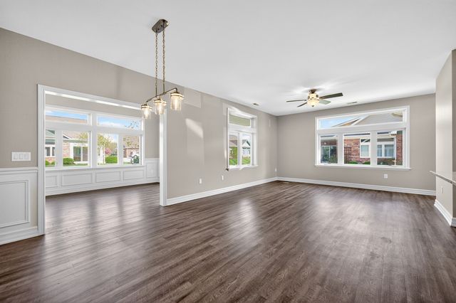 411 Stearn Drive 411, Genoa, IL 60135